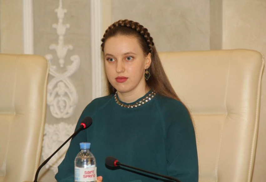 20-летняя знаток форумов и иностранных языков Аксинья возглавила Молодежный парламент Волгодонска