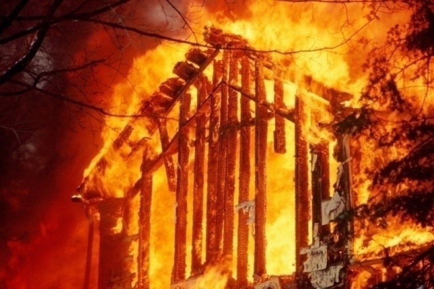 В Волгодонском районе в собственном доме заживо сгорел 59-летний мужчина