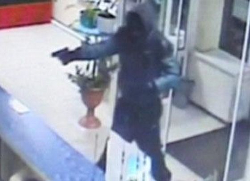 В Волгодонске за попытку ограбления автосервиса военный пенсионер получил полтора года колонии