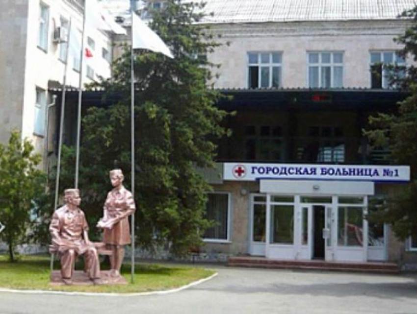 Пациент разбился насмерть после падения из окна горбольницы в Волгодонске 