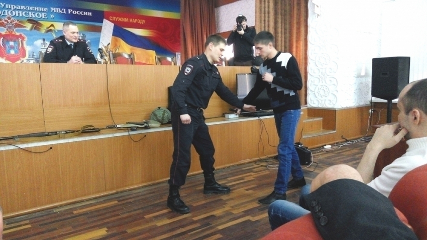Дружинникам Волгодонска показали, как защищаться без оружия 