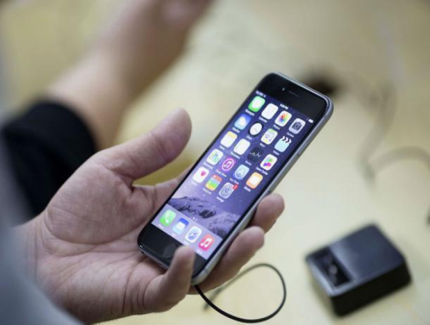 «Игрушечный» смартфон купил на улице у мошенника житель Волгодонска 