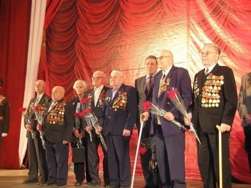 Ветеранам ВОВ в Волгодонске вручили юбилейные медали