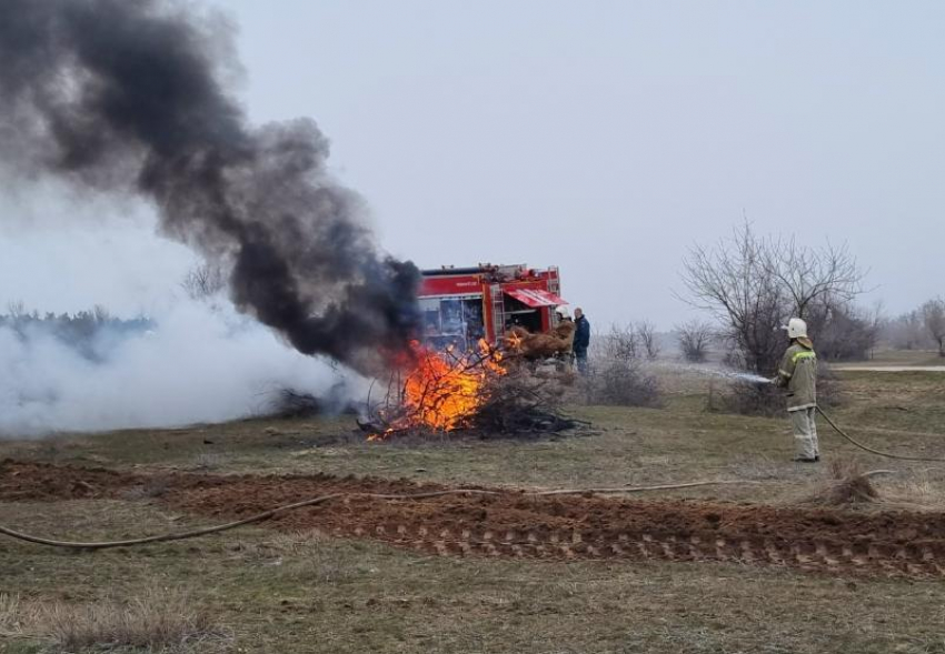Огонь по расписанию: лесные пожарные Волгодонска устроили масштабные учения в двух районах