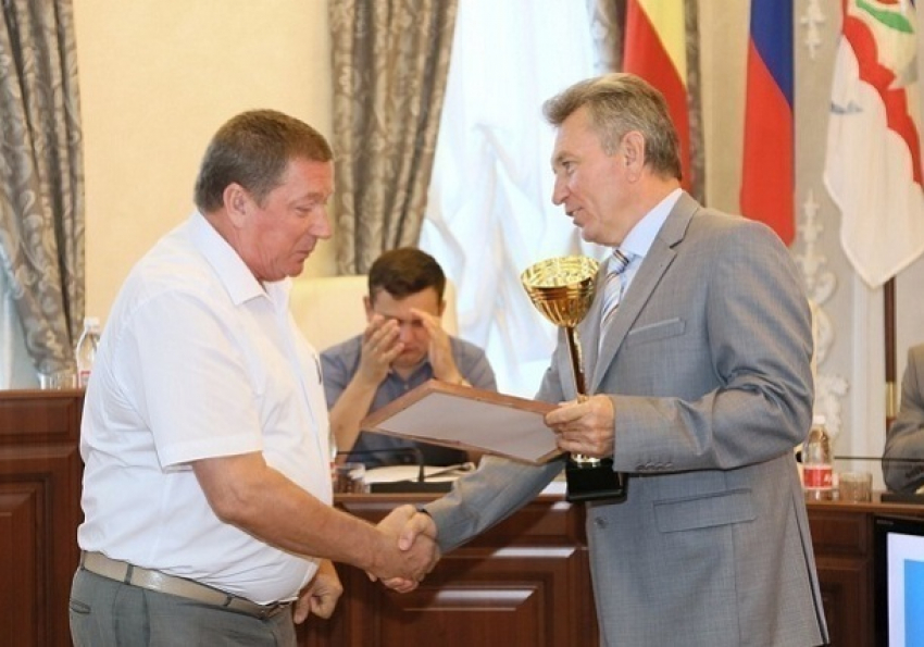 Награды из рук главы администрации Волгодонска получили победители спартакиады трудящихся