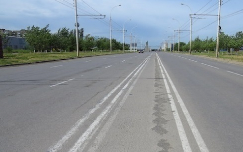 Читатель: только в Волгодонске может быть не две, а четыре сплошные полосы