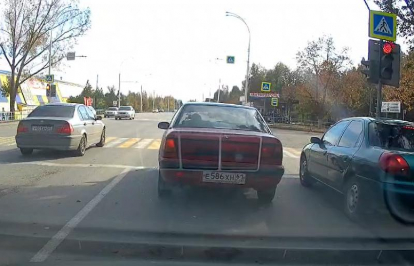 Волгодонцы стали чаще ездить на красный: на «Тридцатнике» заметили массовые нарушения ПДД