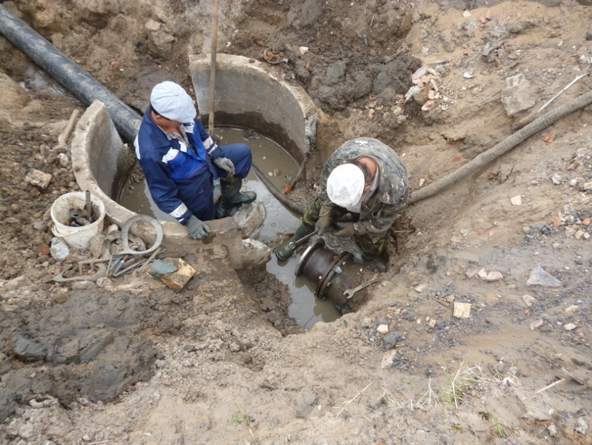 В Волгодонске продолжается ремонт городского водопровода 