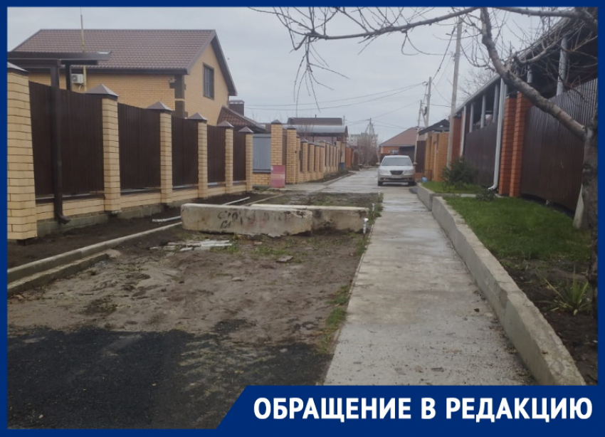 «Это наглое самоуправство!»: спустя неделю после демонтажа, бетонные блоки вновь выросли на Рубиновой