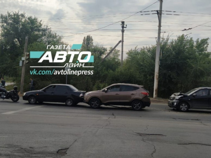 Автоледи спровоцировала ДТП с участием четырех транспортных средств в Волгодонске