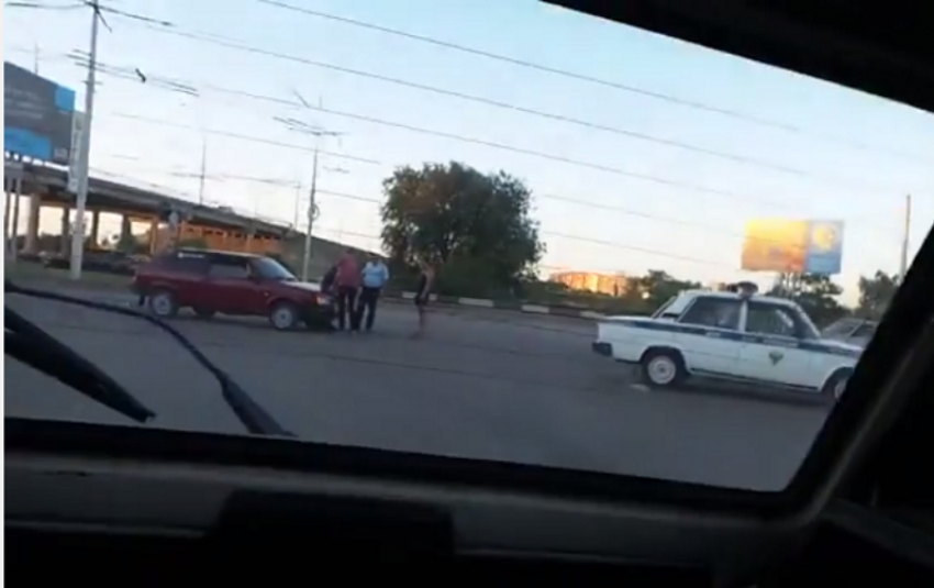 В Волгодонске под мостом столкнулись два «ВАЗа» 