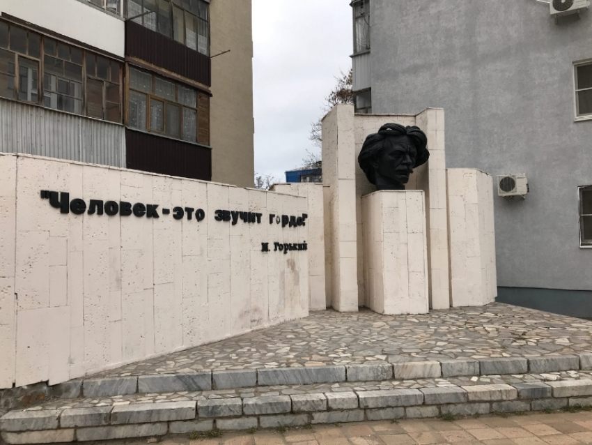 «Человек — это звучит гордо!»: 36 лет назад в Волгодонске появился памятник Горькому