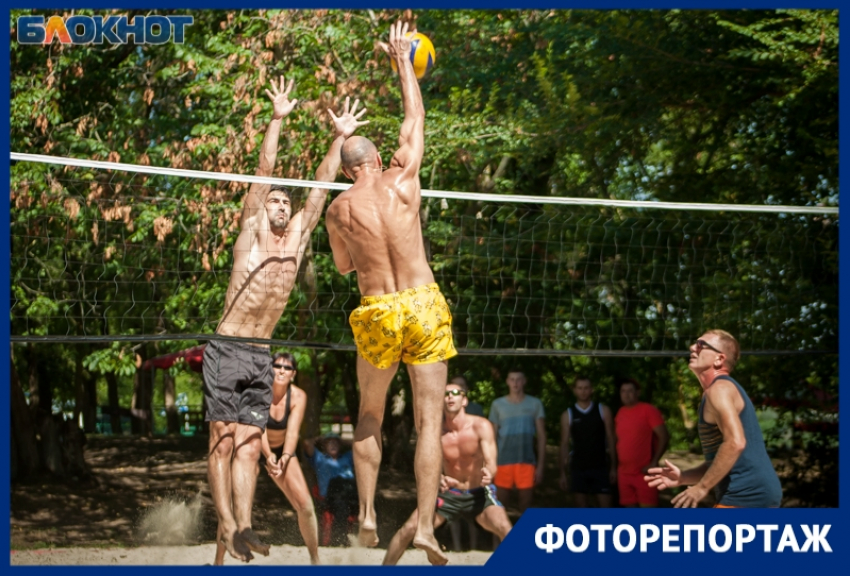 В Волгодонске прошли жаркие игры по пляжному волейболу 