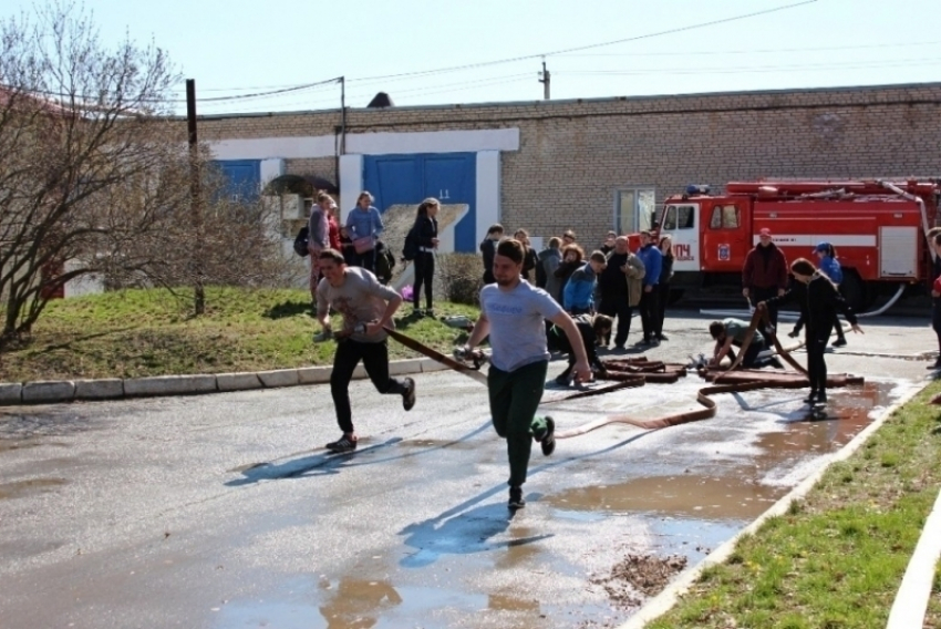 Девушки Волгодонска впервые приняли участие в соревнованиях по пожарно-спасательному спорту