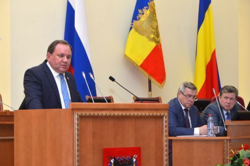 Виктор Дерябкин в приспущенном настроении провел заседание Законодательного Собрания
