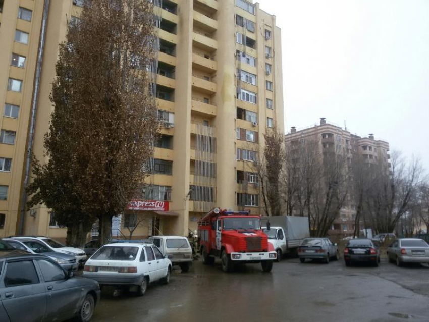 Мусоропровод загорелся в многоэтажном доме на Курчатова в Волгодонске