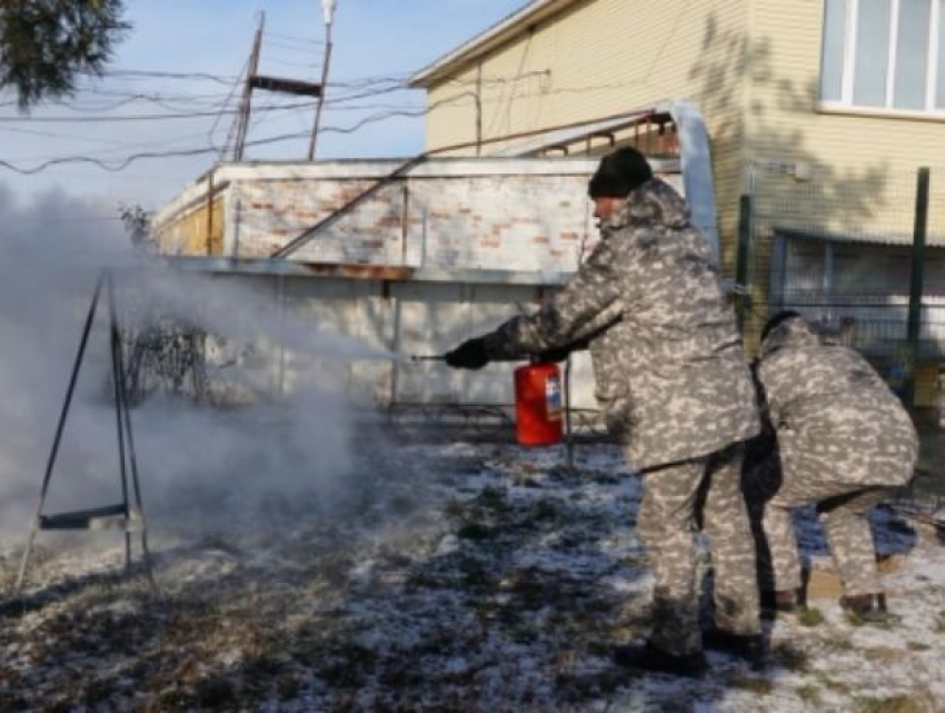 Женщины-пожарные из Волгодонска проверили, как хорошо владеет огнетушителями охрана РоАЭС