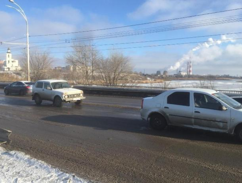 Полиция разыскивает свидетелей ДТП произошедшего на путепроводе в Волгодонске