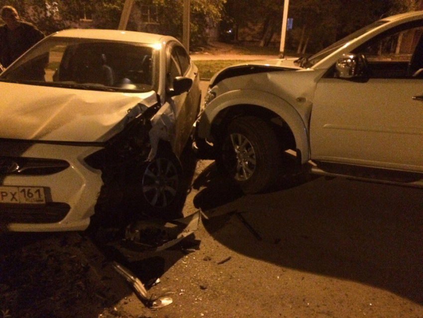 Водитель «Мицубиси» разбил стоящий возле дороги «Хендай» в Волгодонске