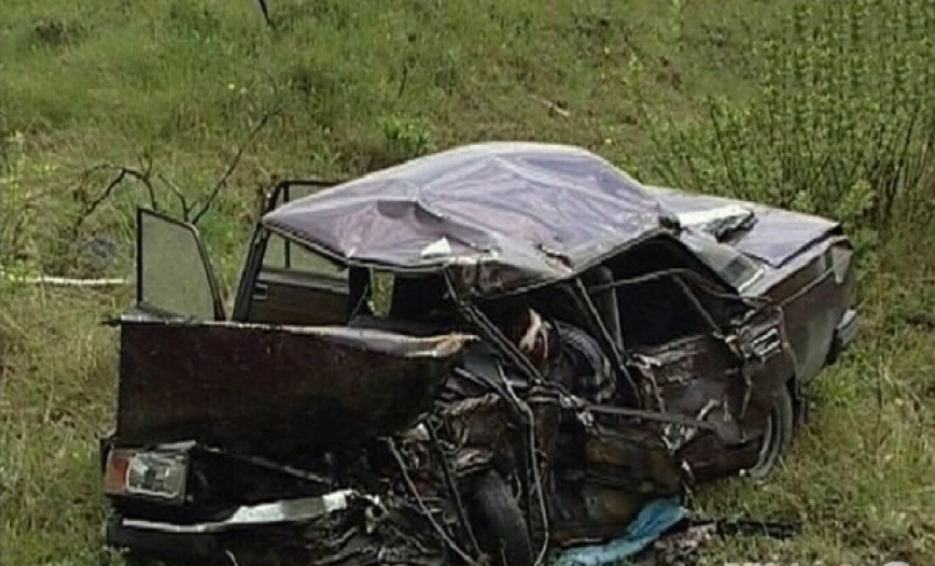 На ростовской трассе под Волгодонском от столкновения с грузовиком погиб водитель «семерки»