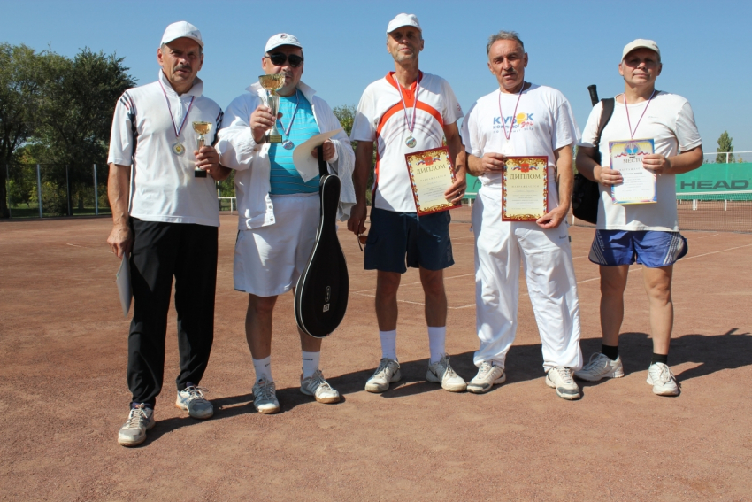 Стали известны имена победителей городского турнира по теннису «Золотая осень»
