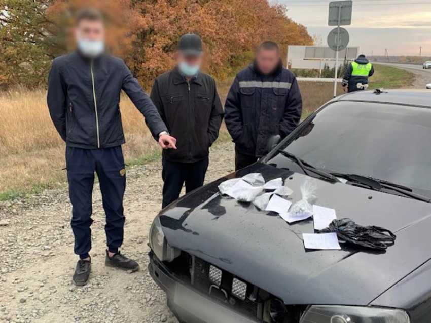 У подозрительного водителя «Акцента» на трассе Ростов-Волгодонск обнаружили крупную партию наркотиков