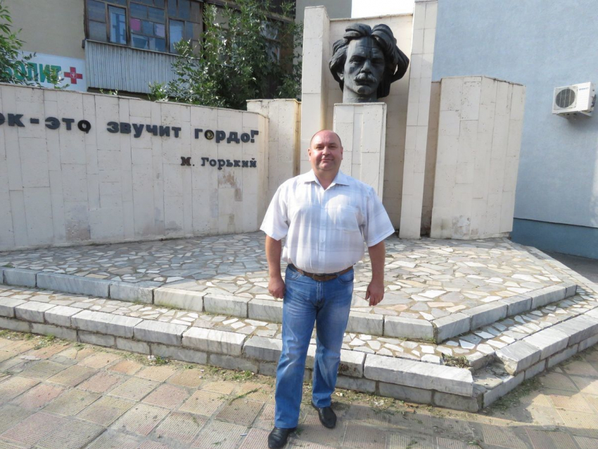 Школа №9 и памятник Горькому любимые места депутата Ковалевского