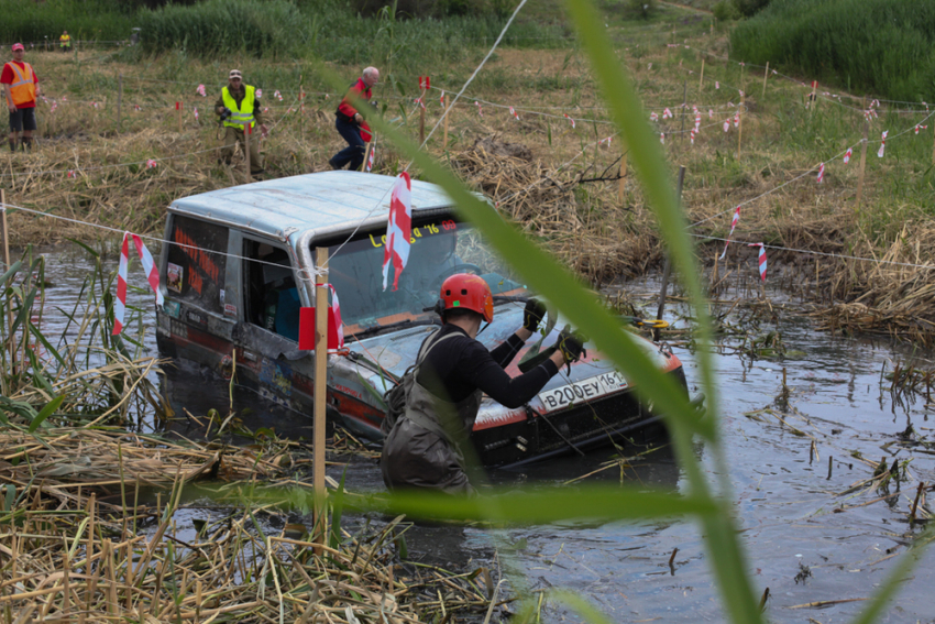 Участники Донского фестиваля «Offroad-2016» теряли бампера, ломали ходовые и рвали покрышки