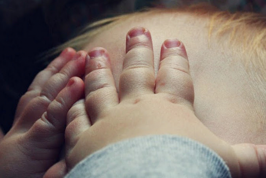 В Волгодонске 8-месячный ребенок проглотил наушники от iPhone