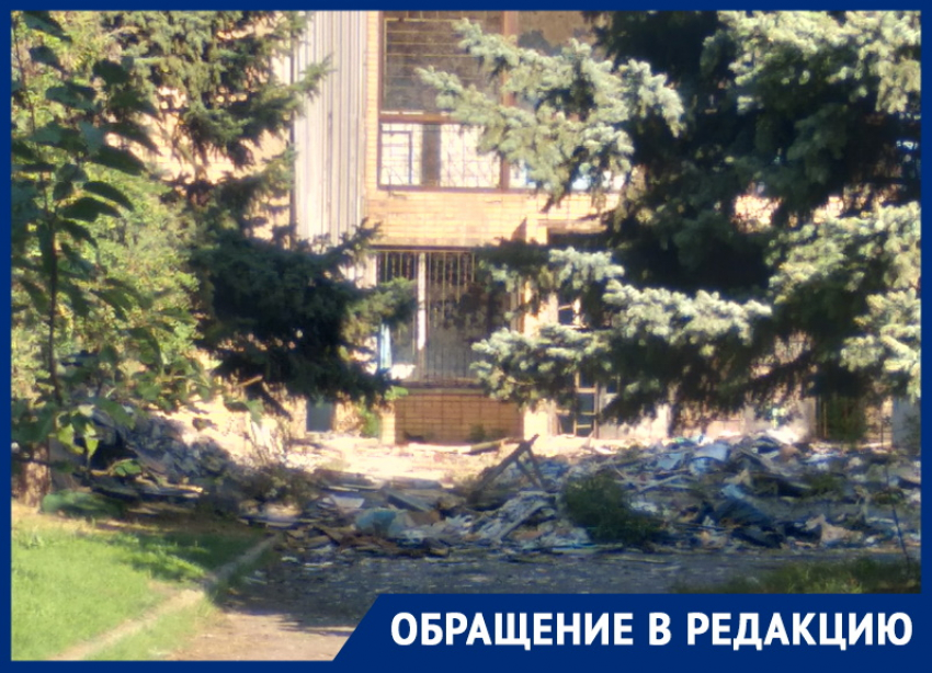 «Дети калечатся на руинах»: волгодончанка призвала привести в порядок бывшее здание профилактория