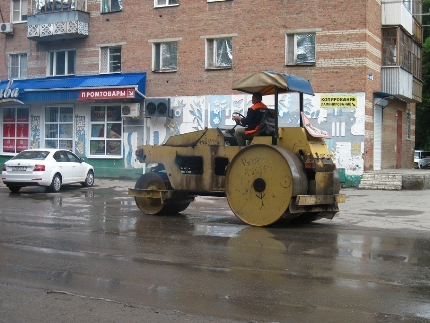 В Волгодонске дорожники начали ремонтировать улицу Горького - читатель «Блокнота»