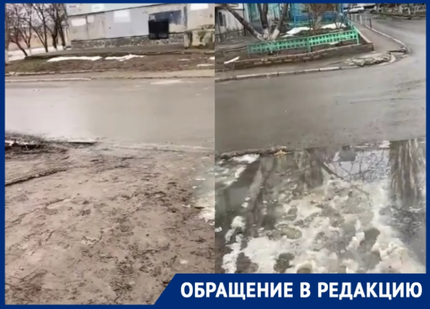 «Надоела непролазная грязь»: волгодонец пожаловался на невозможность пройти к тротуару в квартале В-9