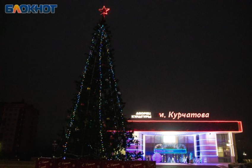 Новая новогодняя елка возле ДК имени Курчатова будет не выше старой