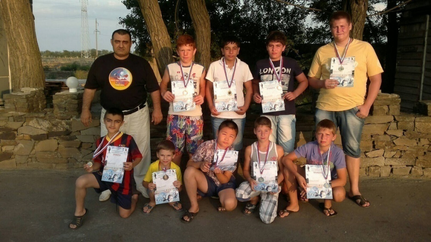Волгодонские самбисты привезли 12 медалей с первенства в Таганроге
