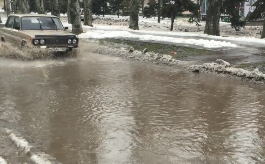 На Ленина потоп, машины тонут– читатель «Блокнота»
