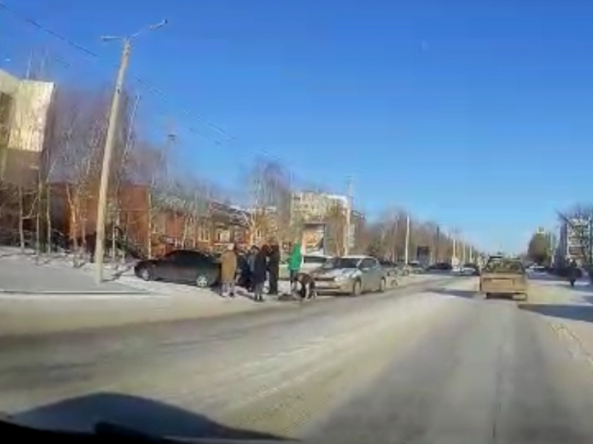 Пешеход попал под колеса иномарки на Черникова в Волгодонске 
