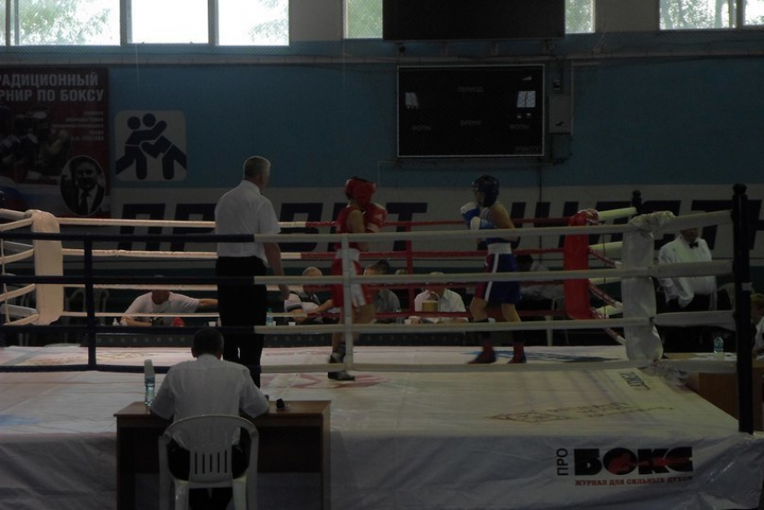 В Волгодонске проходит ежегодный турнир по боксу памяти А. Улесова