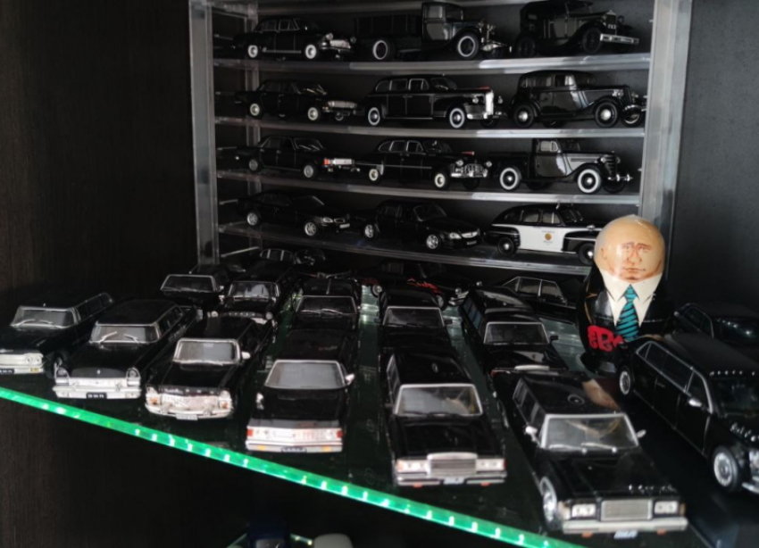 Коллекцию из более 300 миниатюрных моделей автомобилей собрал работник Ростовской АЭС в Волгодонске