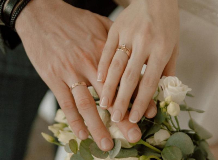 Меньше разводятся и реже меняют имена: ЗАГС Волгодонска подвел итоги декабря 2025 года