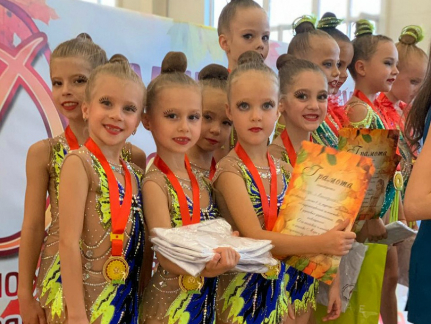 Россыпь наград завоевали волгодонские гимнастки в соревнованиях по художественной гимнастике 