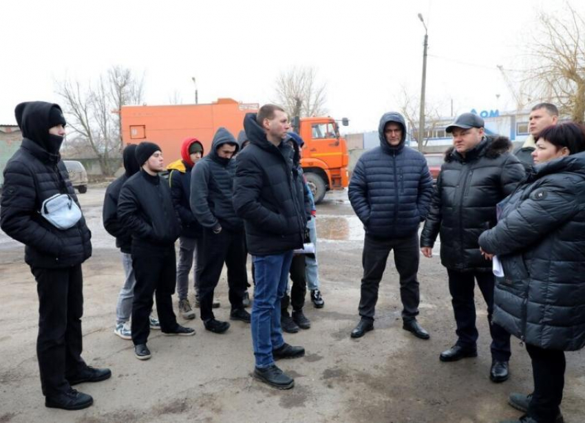 Студенты Зимовниковского сельхозтехникума побывали на экскурсии в ДСиГХ Волгодонска