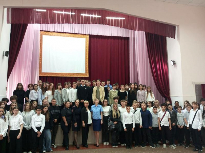 «Не гони, как угорелый»: волгодонских школьников и студентов предостерегли от лихачества на самокатах и мотоциклах