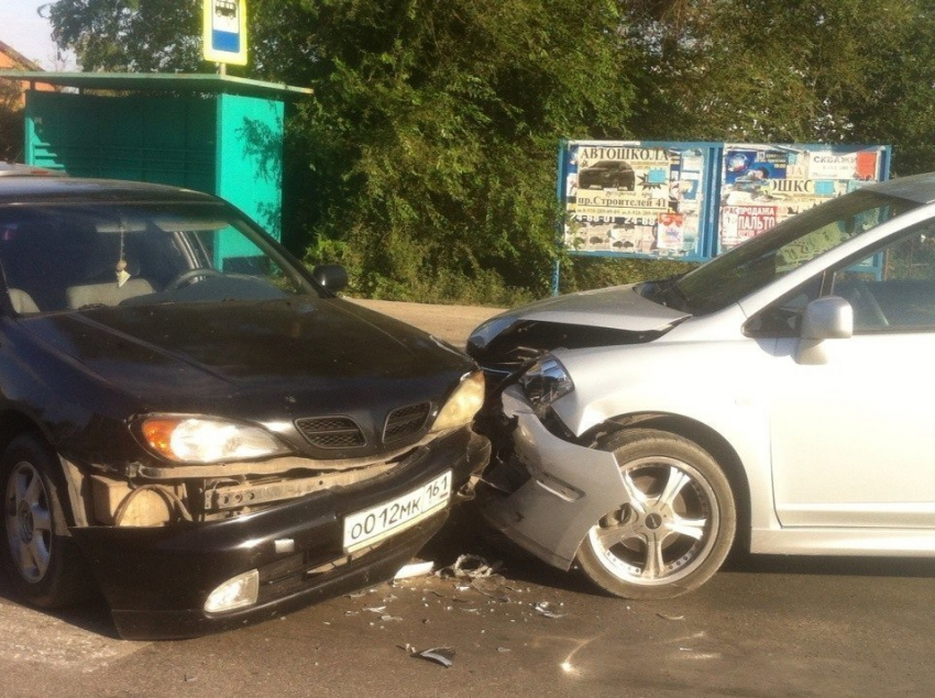 В Волгодонске водитель иномарки перепутал педали, выехал на «встречку» и спровоцировал аварию