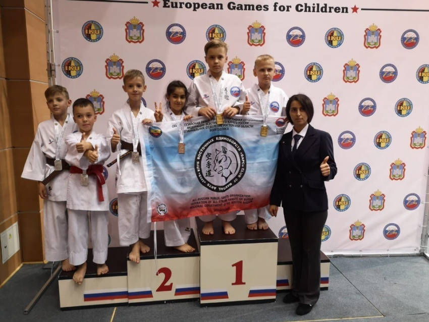 Юные волгодонцы вернулись с медалями с чемпионата Европы по карате