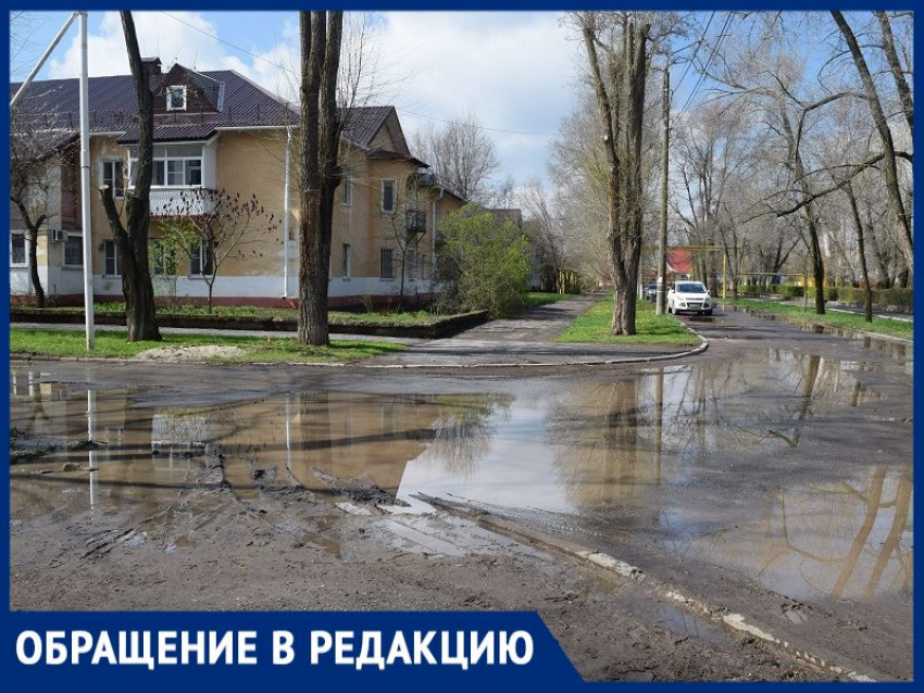 «В 200 метрах от администрации дорогу затопило, а освещение пропало»: жители переулка Пушкина