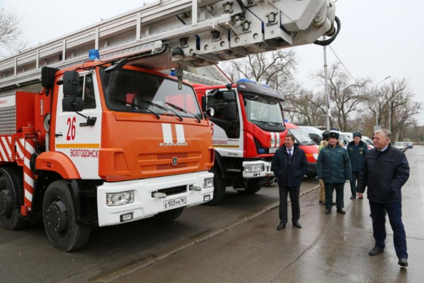 Спасатели Волгодонска продемонстрировали свою технику и рассказали о проделанной работе