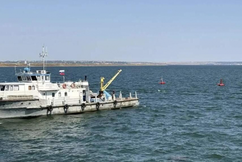 Водоканал плавучими буями укрепил защиту главного источника воды для города