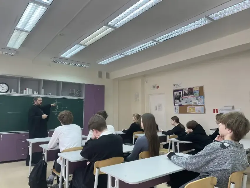 «Уроки о самом важном» провел с учениками 10-х классов епископ Волгодонский и Сальский Антоний