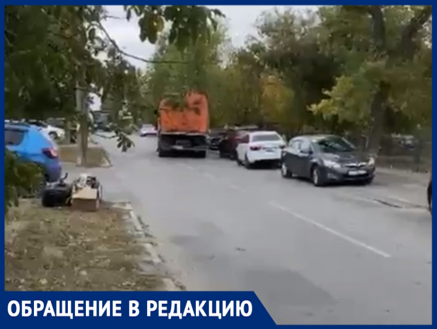 Студенты медколледжа помешали уборке дороги в переулке Вокзальном