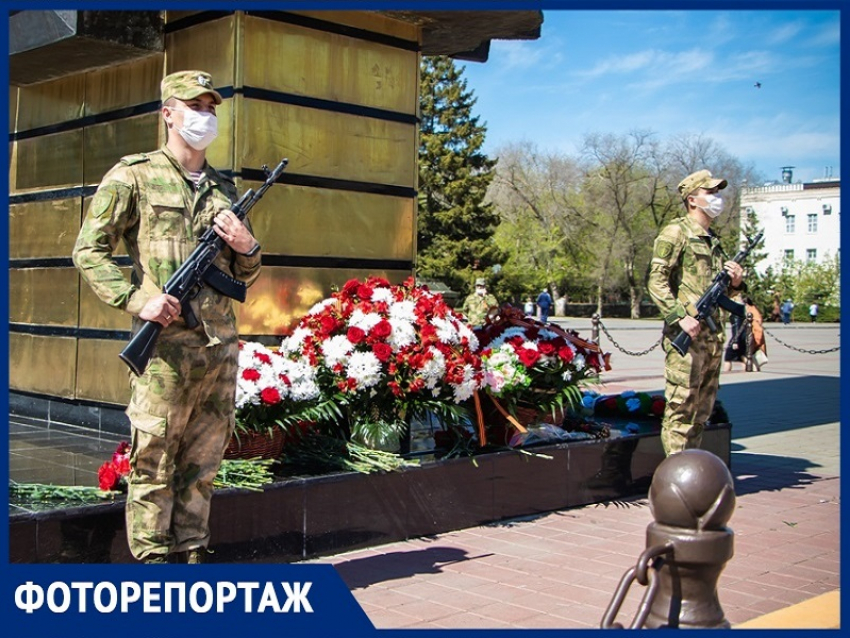 Море алых цветов: в Волгодонске почтили память героев Великой Отечественной войны